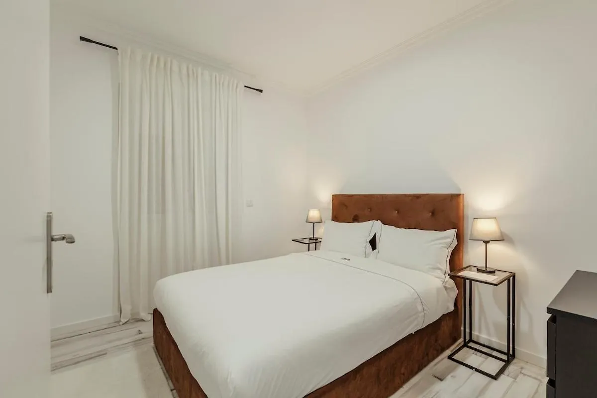 Amadora Flat 5 Apartment