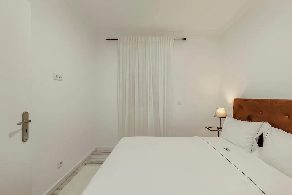 Amadora Flat 5 Apartment 0*,