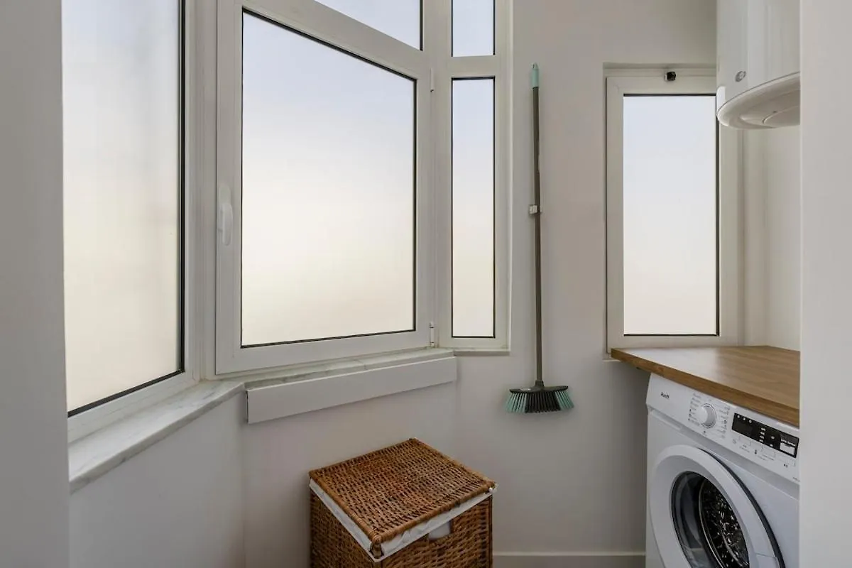 Amadora Flat 5 Apartment